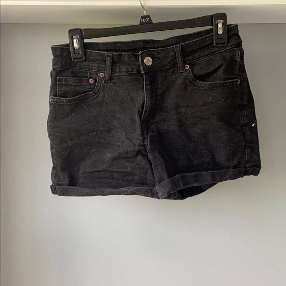 Black high waisted shorts ✨ MAKE AN OFFER!